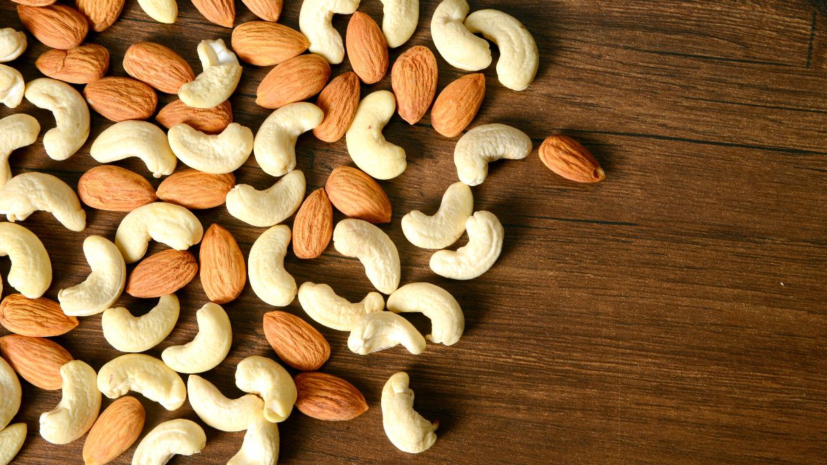Can We Eat Almonds and Raisins Together? (Expert Answer)