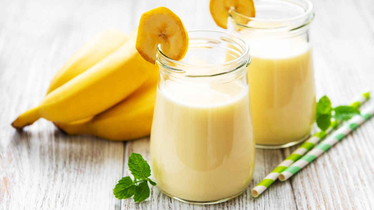 Can We Eat Banana and Yogurt Together? (Expert Answer)