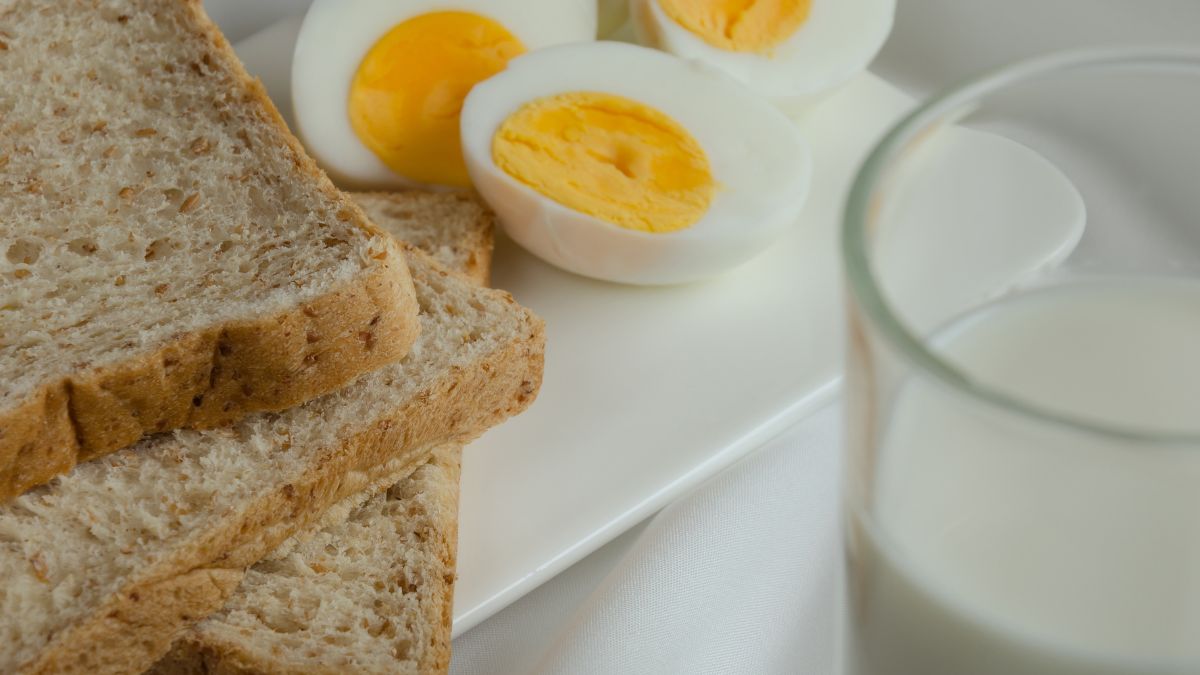 Can We Eat Boiled Egg and Milk Together? (Expert Answer)