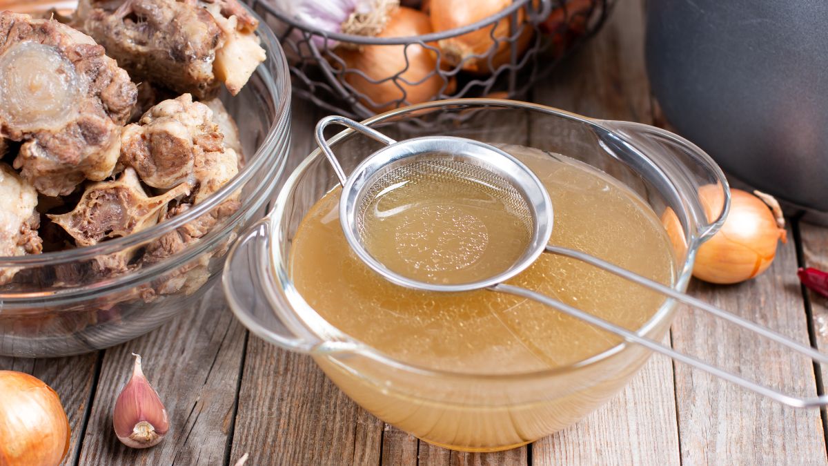 Is Bone Broth Good for Acid Reflux? (Expert Answer)