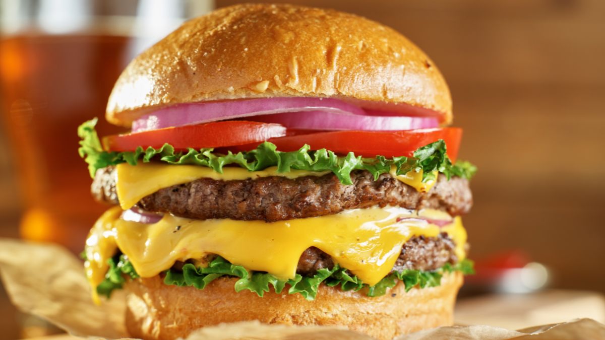 Are Burgers Good for Muscle Building? (Expert Answer)