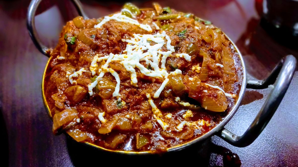 Can We Eat Chicken and Paneer Together? (Expert Answer)