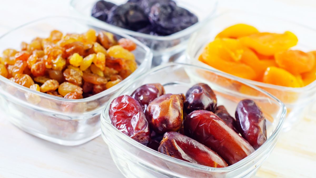Can We Eat Dates and Raisins Together? (Expert Answer) NutritionCrown
