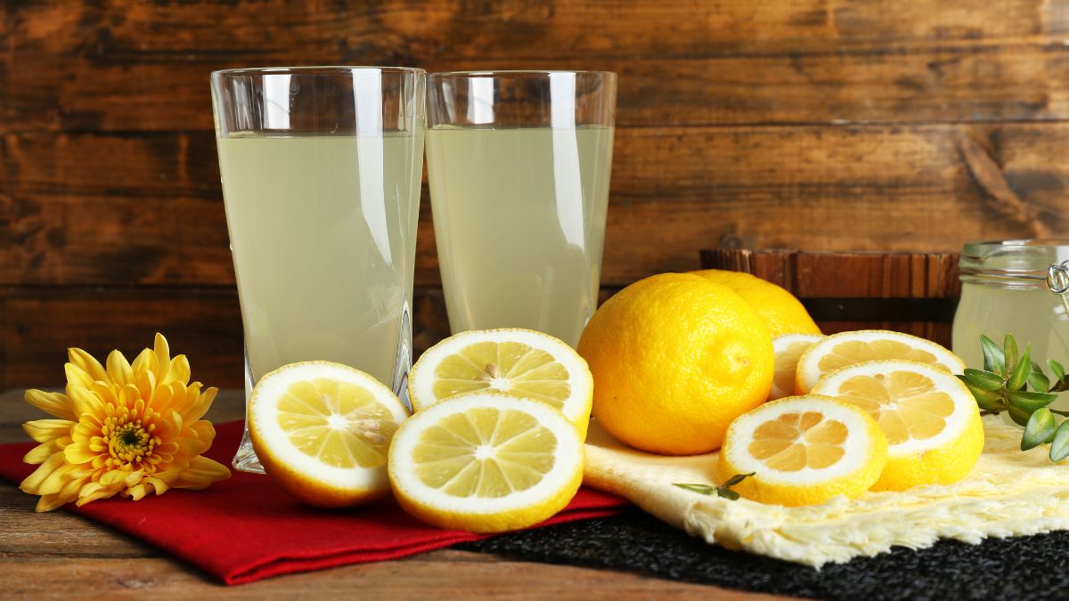 Lemon Juice and Sliced Lemon