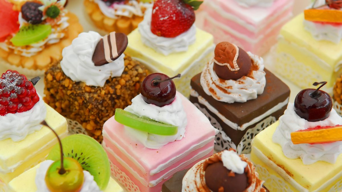Are Cakes Bad for High Cholesterol? (Expert Answer) NutritionCrown
