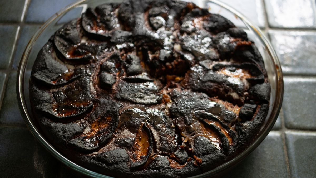 What Happens If you Eat Expired Cake? (Expert Answer)