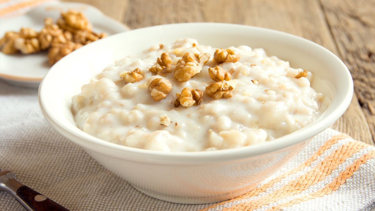 Is Oatmeal Milk Good for Acid Reflux? (Expert Answer)