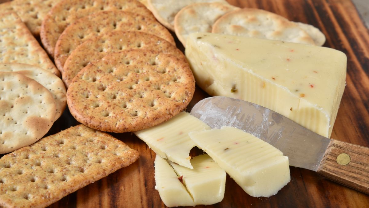 Is Pepper Jack Cheese Good for Weight Loss? (Expert Answer)