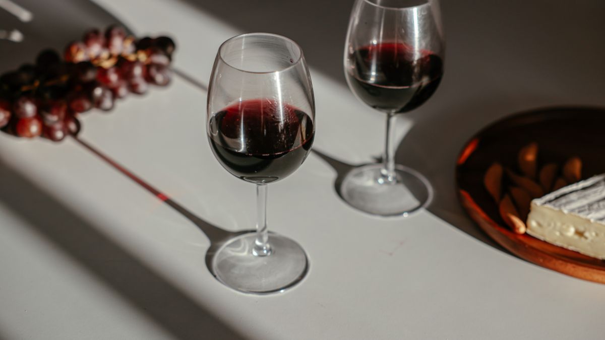 Is Red Wine Bad for Hemorrhoids? (Expert Answer)