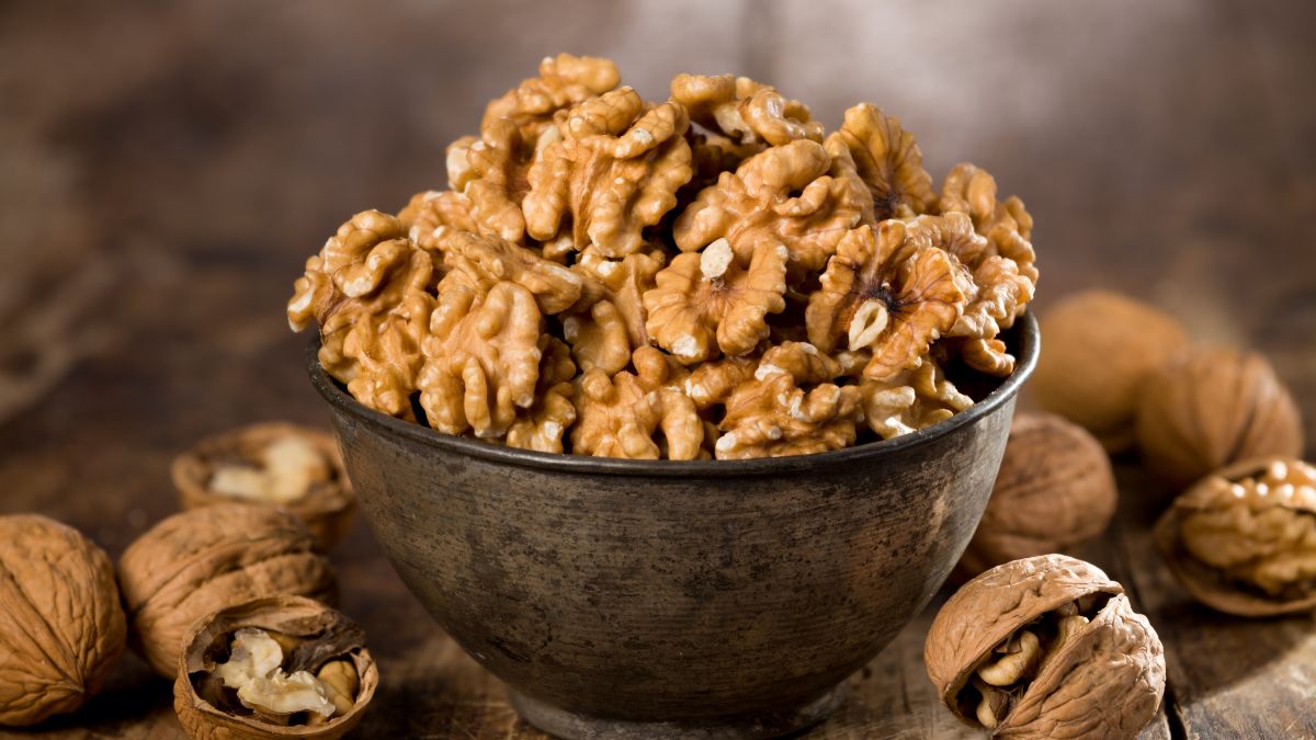 Are Walnuts Good for Hyperthyroidism? (Expert Answer)