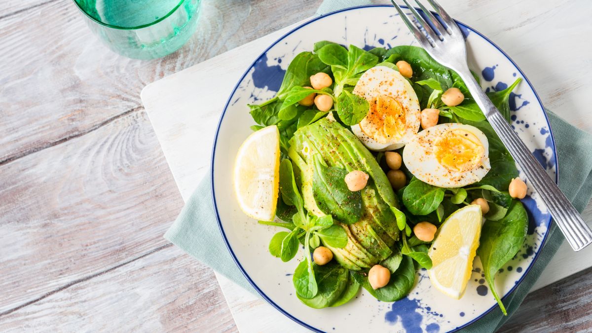 Can We Eat Spinach and Egg Together? (Expert Answer)